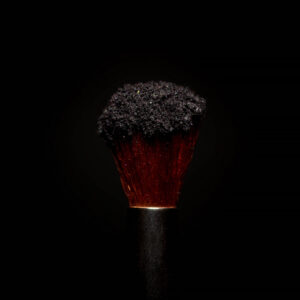 MOCNY – pigment sypki do oczu, pudrowy, kolor czarny