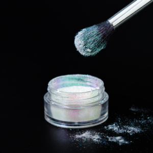 YELLOW MIST – holograficzny, pudrowy pigment sypki do oczu, kolor szafirowy